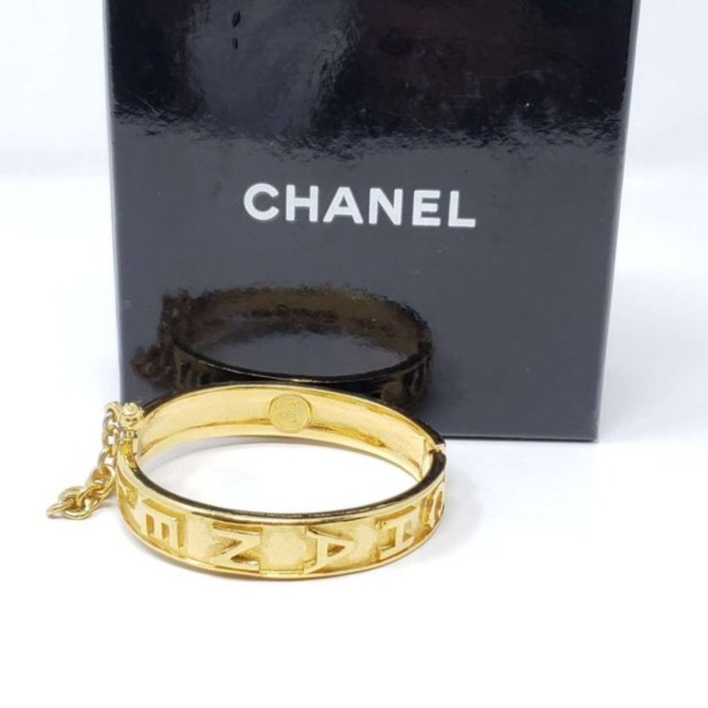 AUTH CHANEL VINTAGE LOGO LETTER BANGLE BRACELET - Picture 5 of 7